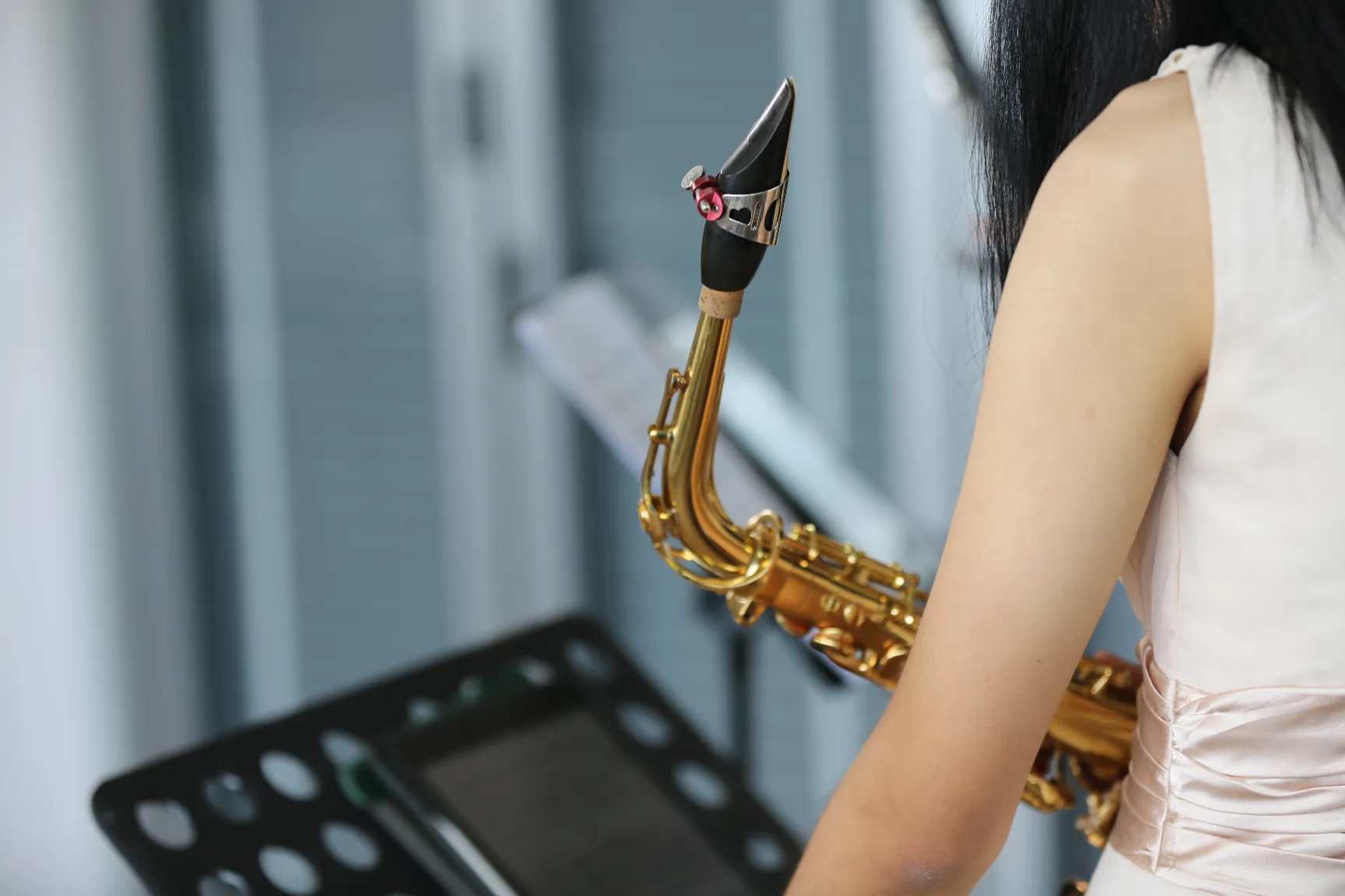 Student using a practice chart