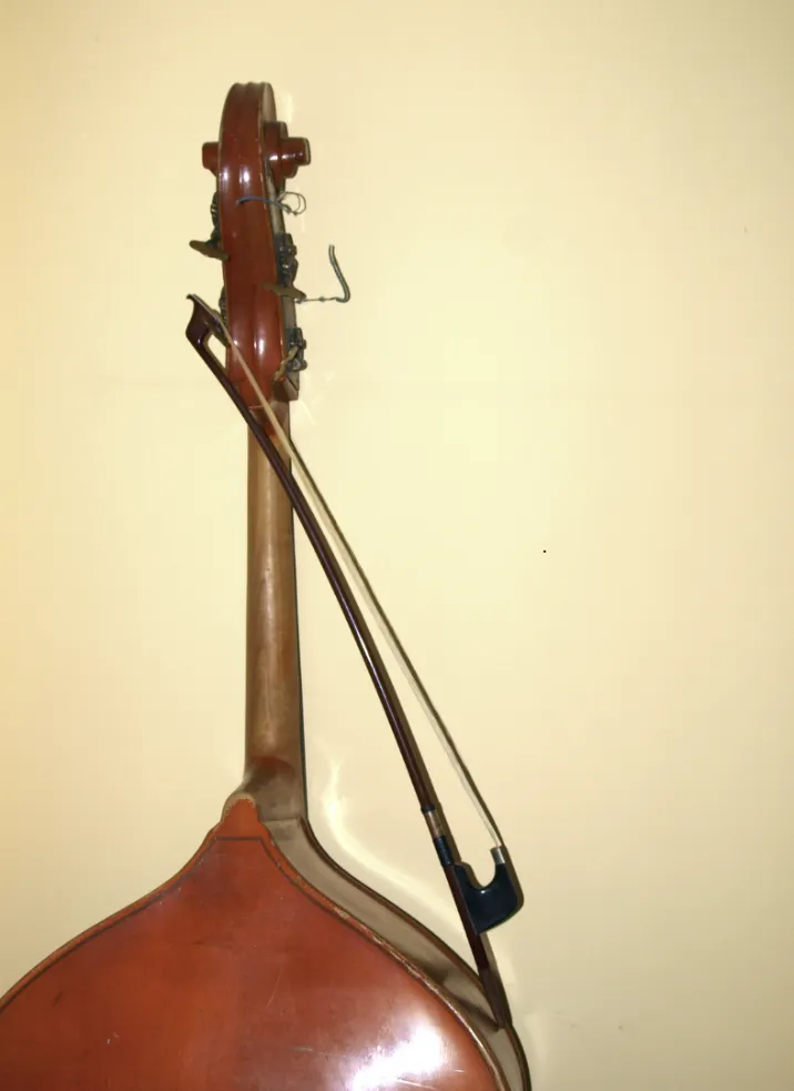 stand up bass, with bow - Upright Bass Bow Tension